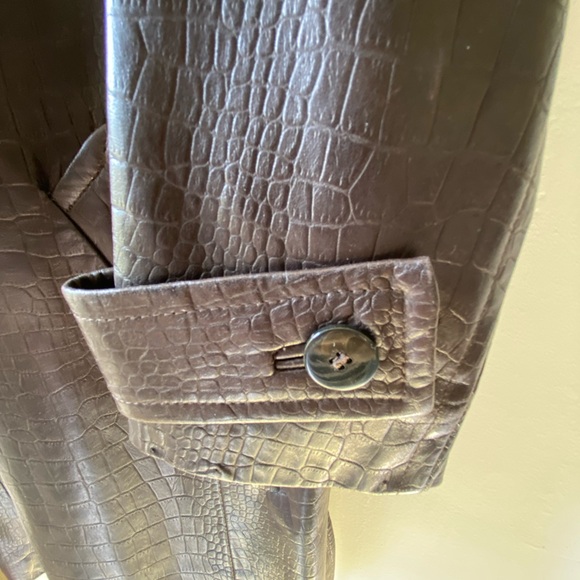 ELLEN TRACY GENUINE LEATHER COAT - Picture 5 of 15